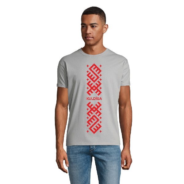 Kuldiga, lettiskt smycke, rött och grått, T-shirt för män #1